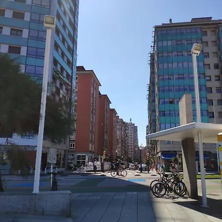 Alojamiento Frente A La Playa * Gijon