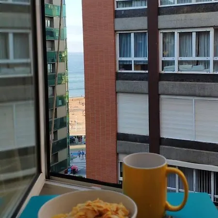 Alojamiento Frente A La Playa * Gijon